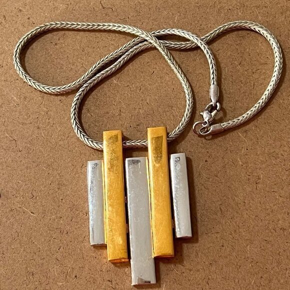 VINTAGE AVON Pendant Necklace 17 in Silver Tone / Gold Tone - Picture 1 of 7